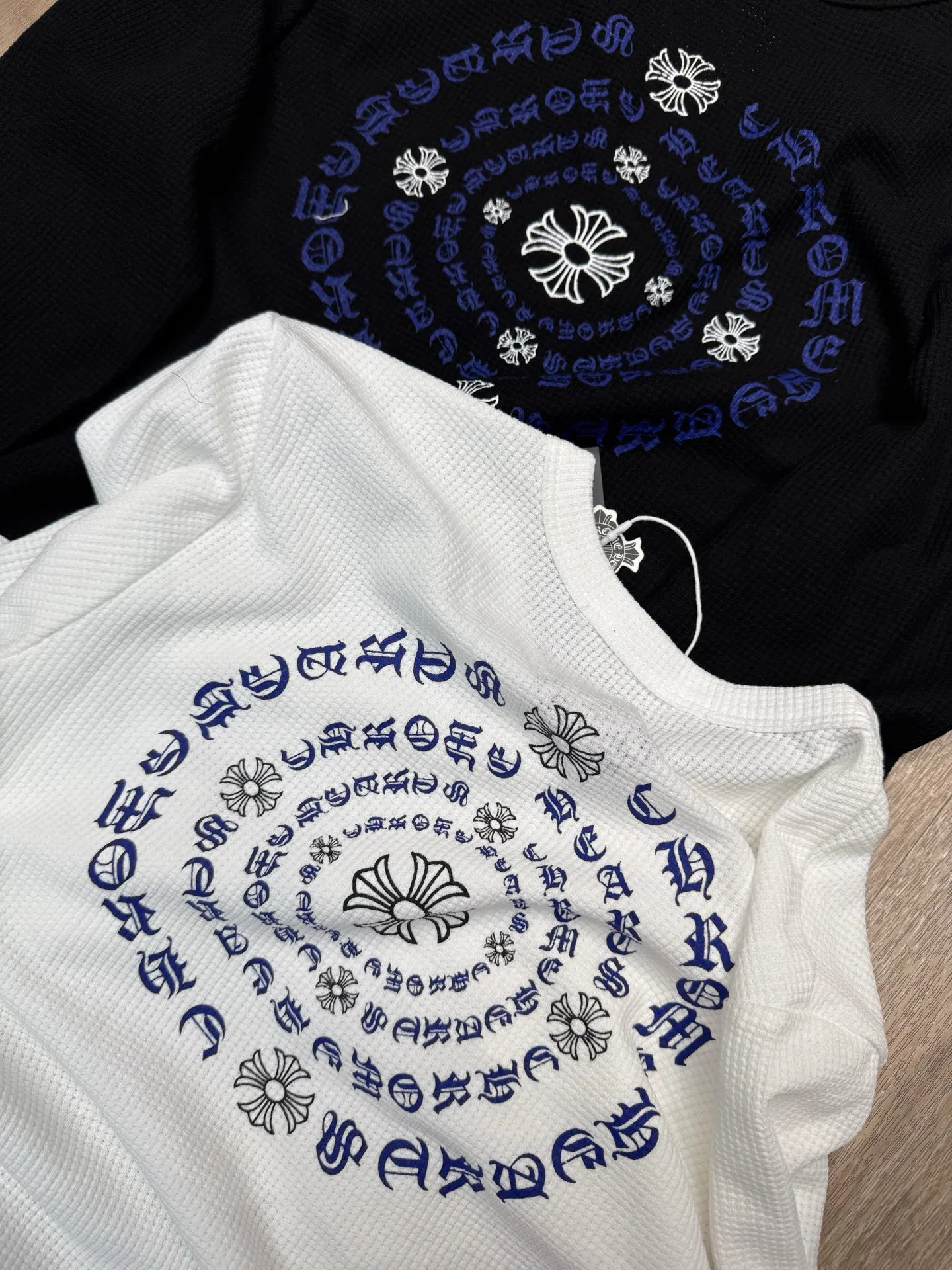 P200 Chrome Heart•🇺🇸American luxury brand 25ss early autumn long-sleeved bottoming shirt ✅✅✅Ready stock Focus on quality and compare at will Size: S M L Color: White Black